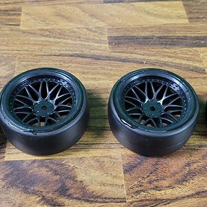 Glued drift tires